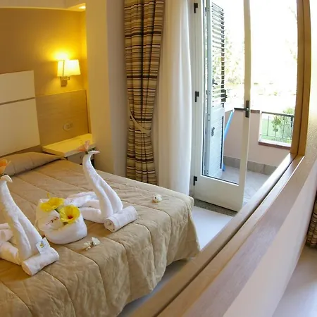 מלון דירות Villaggio Old River 3*